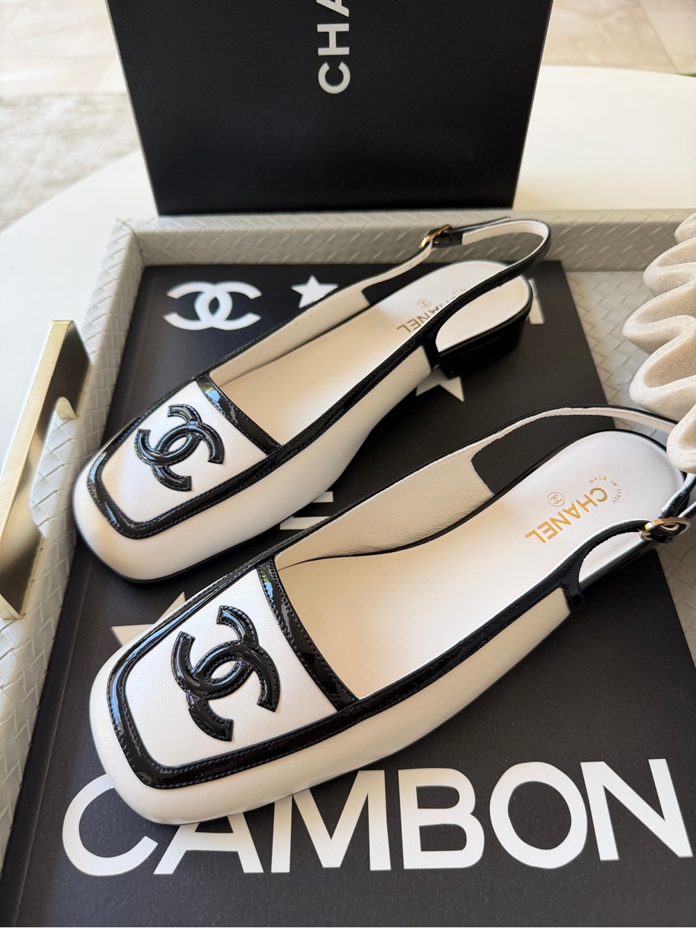 Chanel 26B White Black Lambskin Patent Square Toe Bold CC Logo Slingback Flat 38 - Picture 5 of 17
